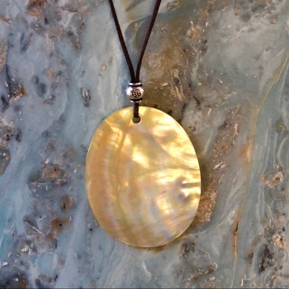 NWOT Genuine Mother of Pearl Choker Necklace - Picture 7 of 8